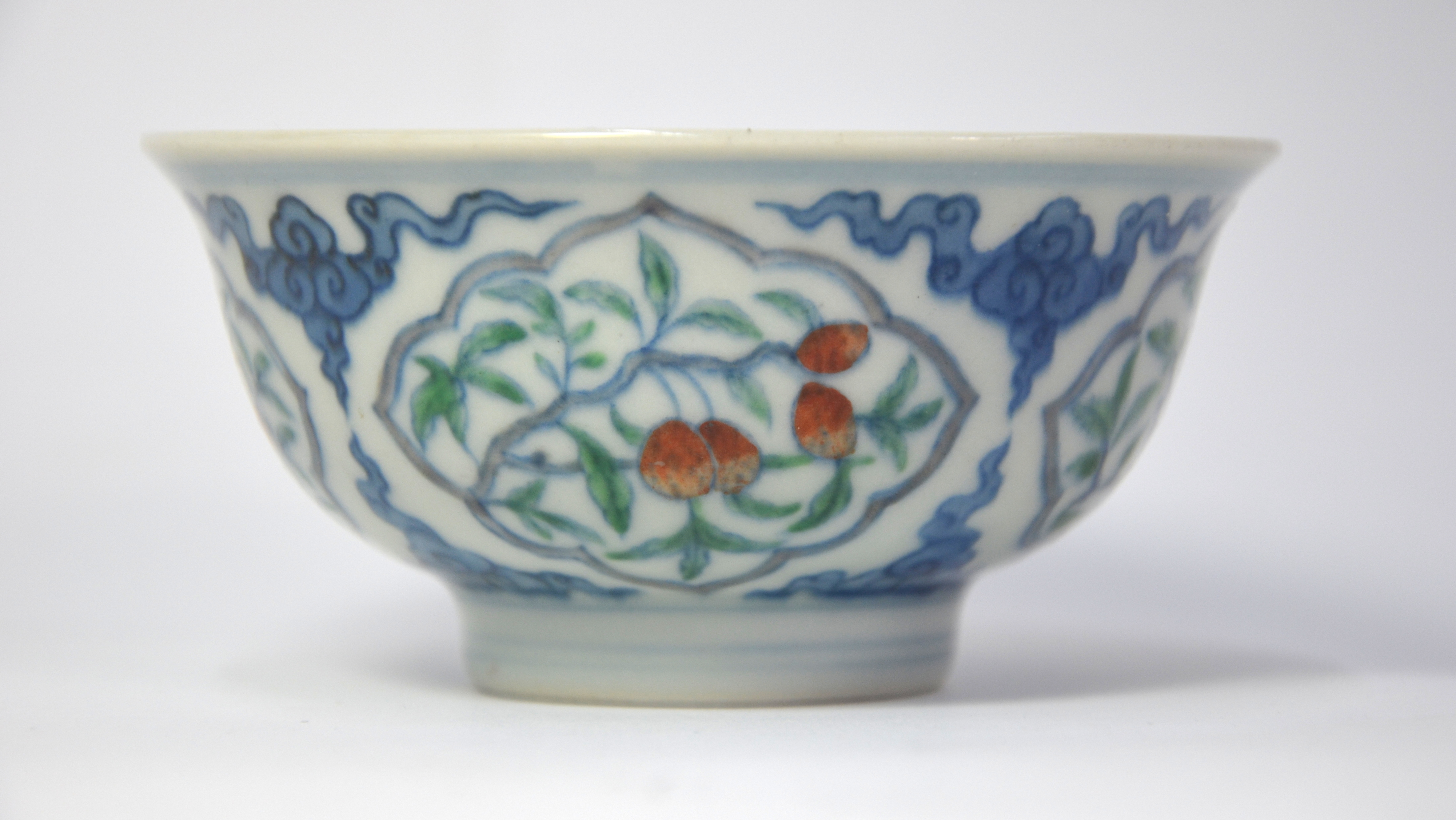 A Doucai bowl, decorated with underglaze blue cloud scrolls dividing four shaped panels of various - Image 3 of 6