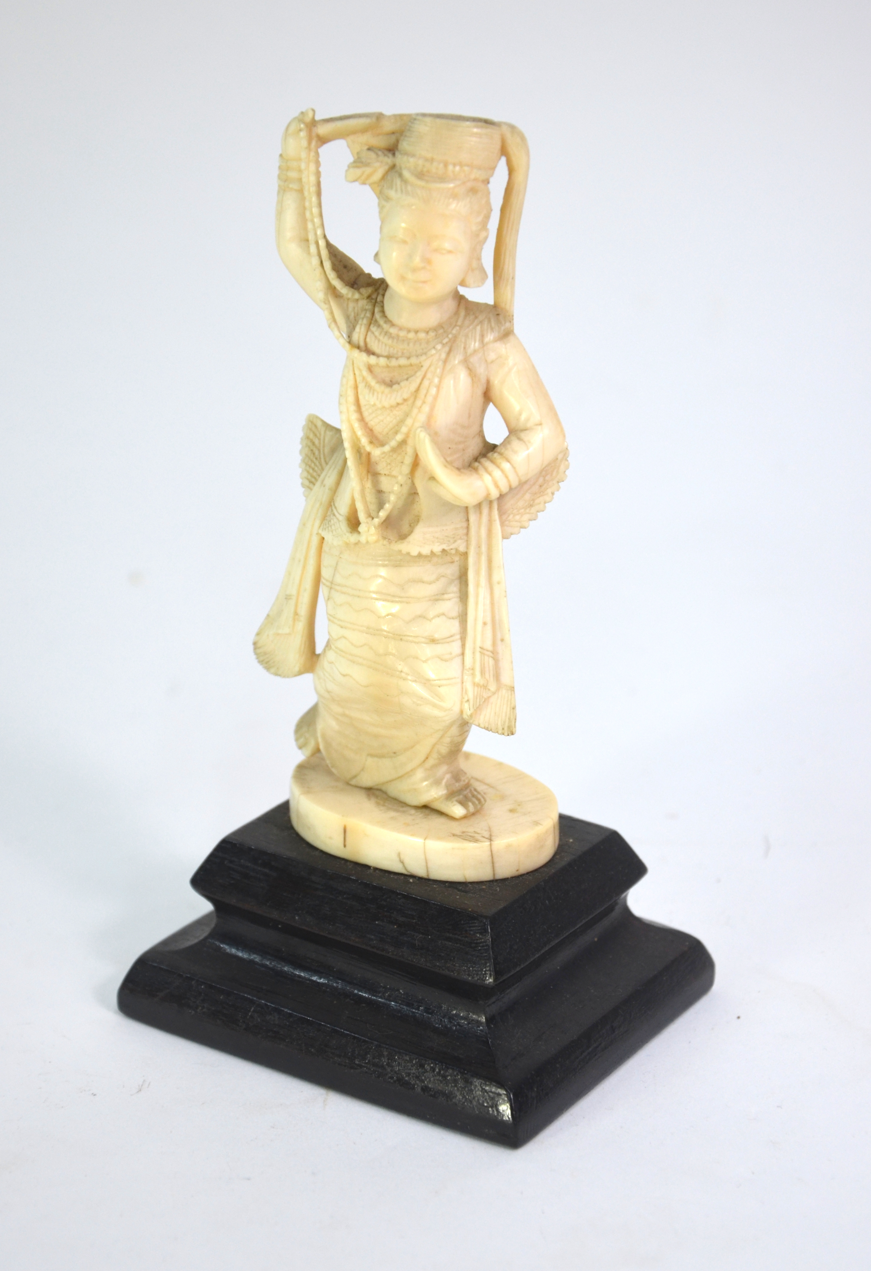 Two Burmese or other South East Asian ivory figures; each one carved as a dancer, the taller 18 cm - Image 10 of 10