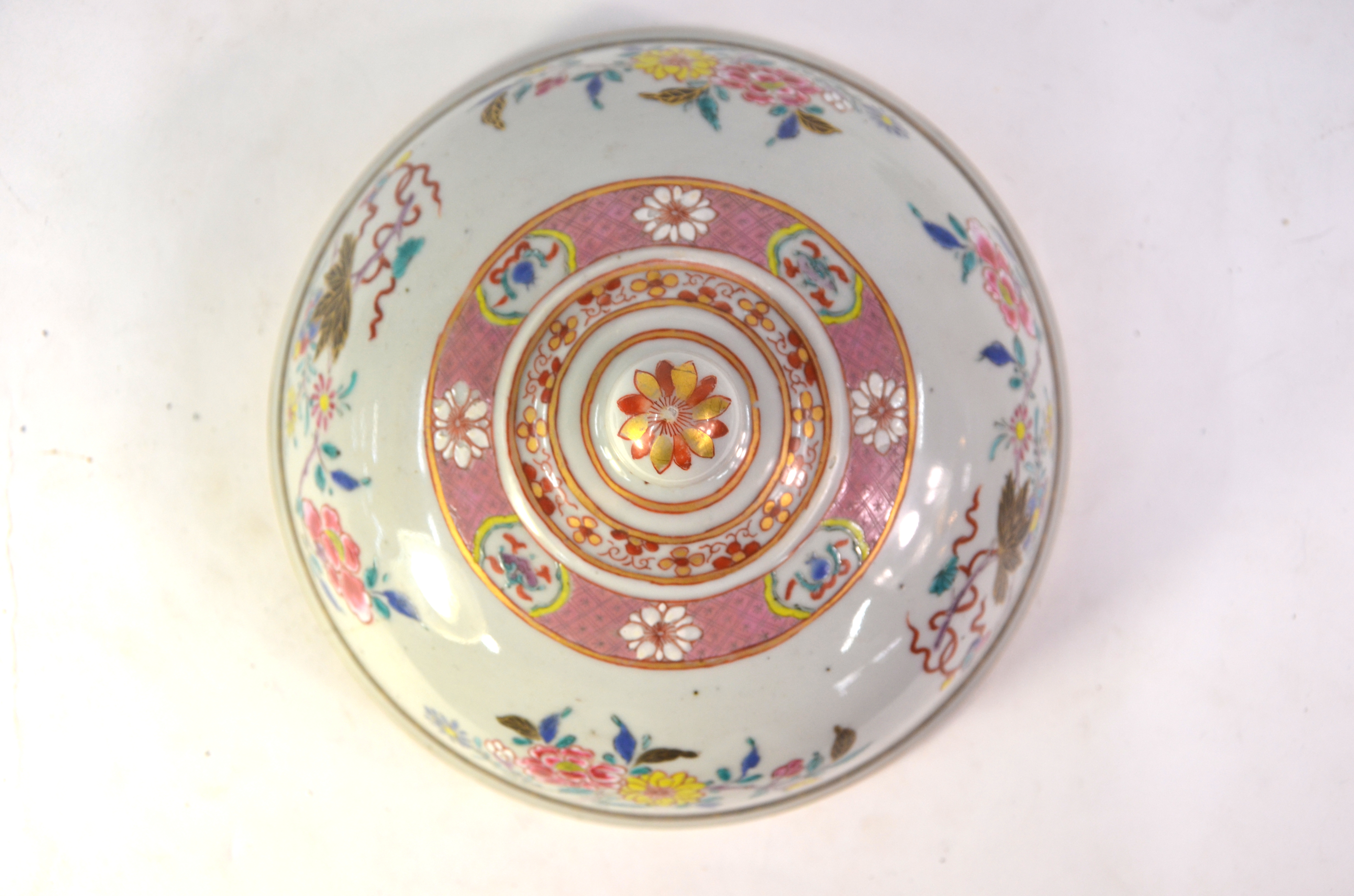 A famille rose tureen cover of domed form with knop finial, 20 cm diameter, Yongzheng/Qianlong; - Image 10 of 11