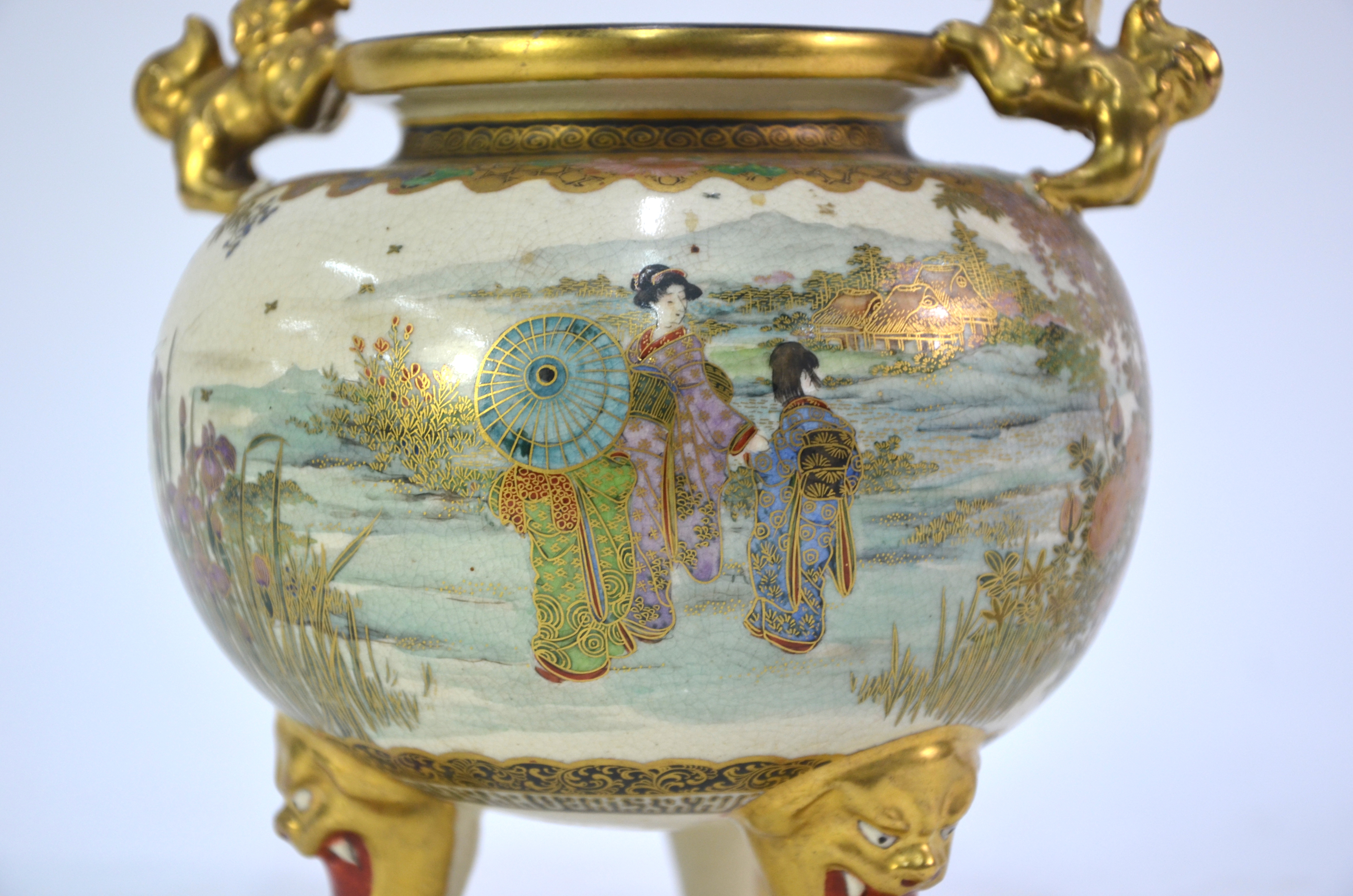 A Satsuma koro with pierced domed cover and karashishi finial; decorated in gilt and colours with - Image 8 of 9