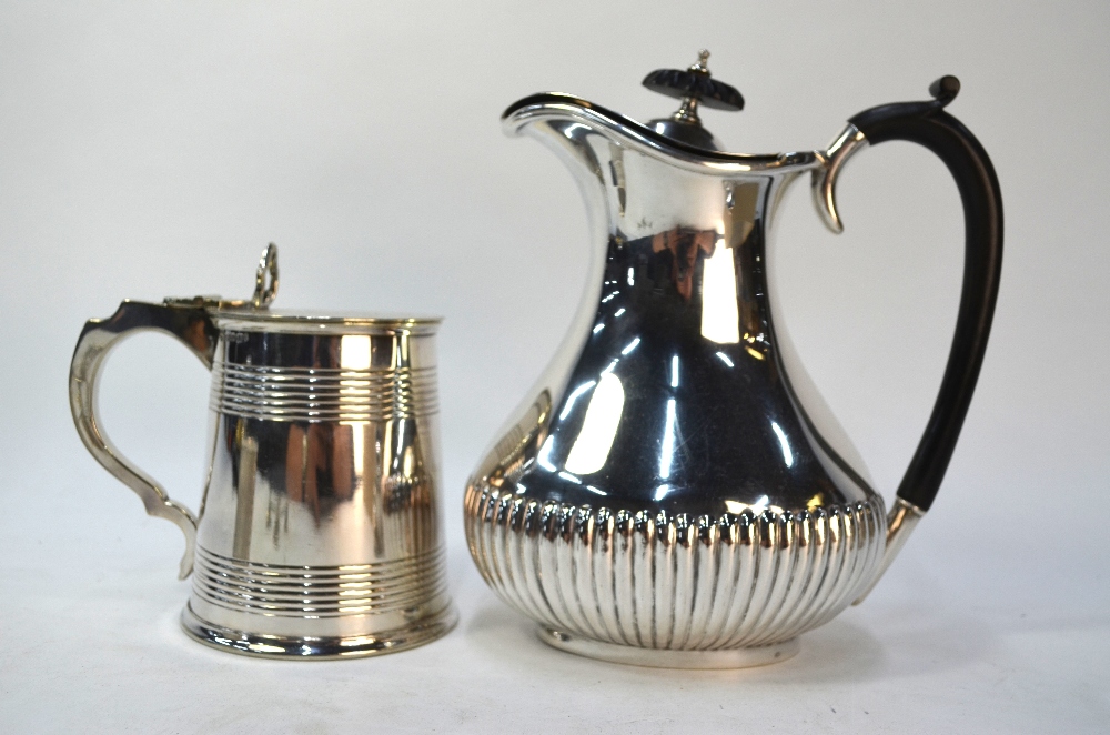 A Victorian electroplated tankard by Elkington, Mason & Co. (1842-64), to/w an epns hot-water jug, a - Image 5 of 8