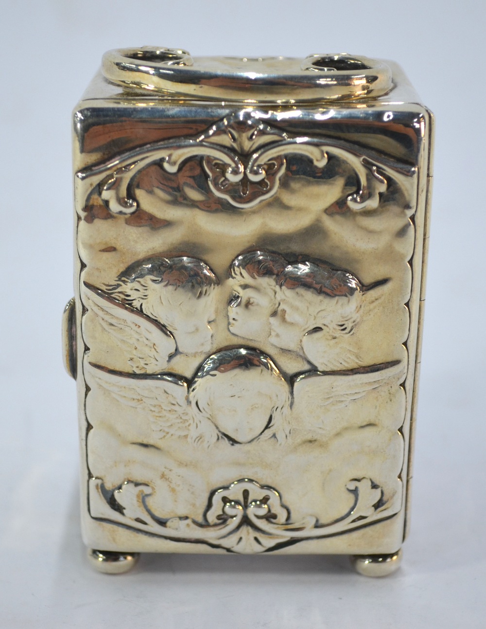 An Edwardian silver boudoir clock, embossed with winged cherub heads and scrolls, swing handle and - Image 4 of 7