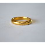 A 22ct yellow gold D-shaped wedding band, size I 1/2, approx 4.5g