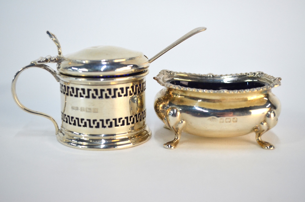 An Edwardian pierced silver bonbon dish on weighted pedestal foot, Birmingham 1909, to/w two - Image 3 of 6