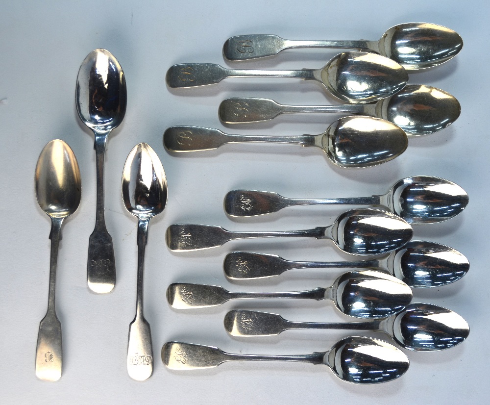 Twelve various Georgian and later fiddle pattern teaspoons including a Russian 84 zol. example, 7. - Image 5 of 5