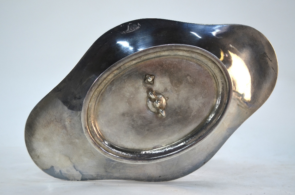 A French 950 grade double-lipped sauce boat with loose liner, foliate and scroll cast and chased - Image 6 of 7