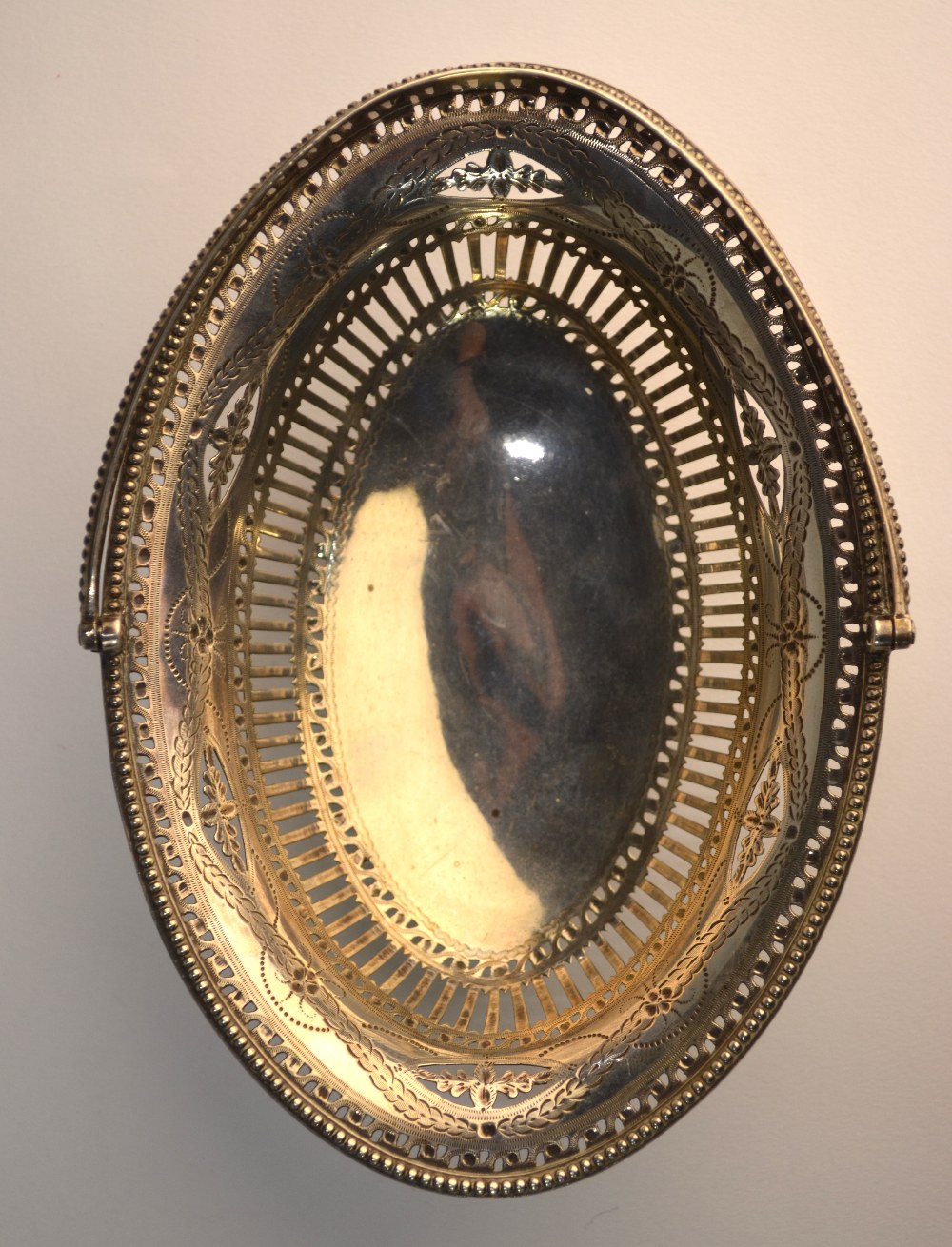 Hester Bateman: an oval pierced bonbon basket in the Adam manner with engraved decoration, beaded - Image 3 of 5