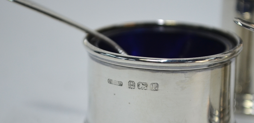 A silver three-piece condiment set with blue glass liners, to/w two silver napkin rings, an epns - Image 8 of 11