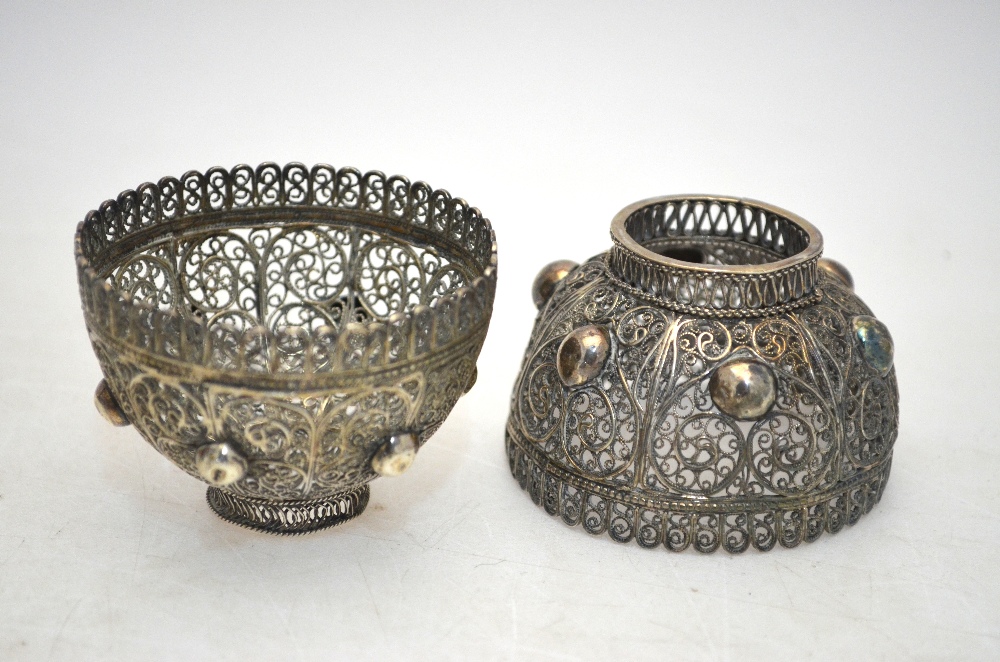 A small silver sauce-boat, Birmingham 1929, to/w two Continental filigree small bowls, pair of - Image 7 of 7