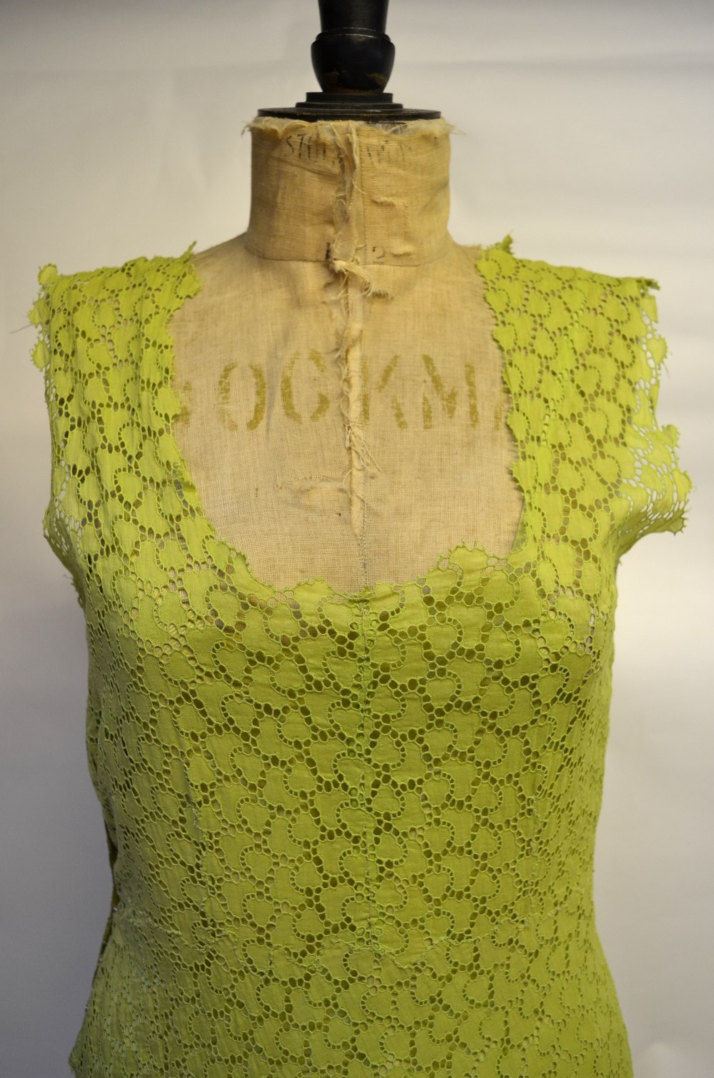 A 1940s lime green cotton embroidery angliase full-length dress with satin underslip, 45 cm across - Image 2 of 2