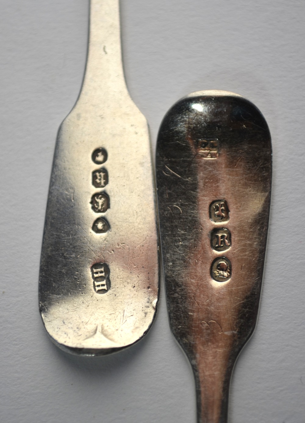 Twelve various Georgian and later fiddle pattern teaspoons including a Russian 84 zol. example, 7. - Image 4 of 5
