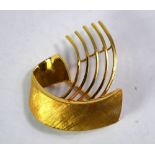 A 14 ct yellow gold partly textured hand made brooch in form of stylised ship, approx 8.5 g