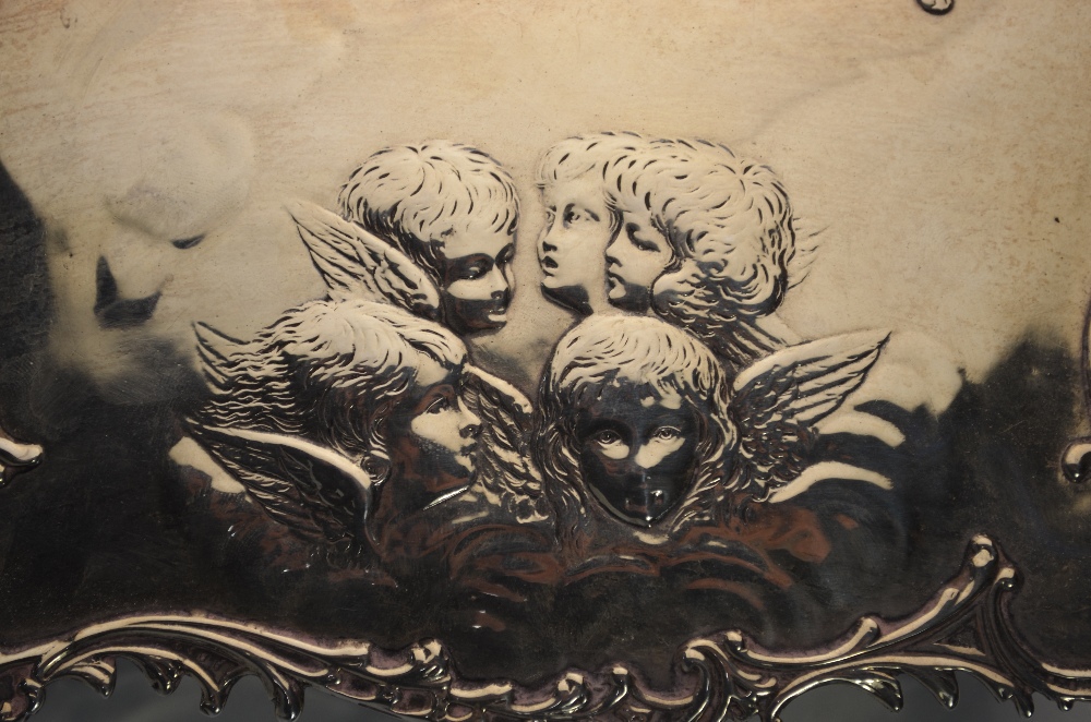 A silver jewellery box of serpentine form, the scroll-edge top embossed with winged cherub-heads, - Image 7 of 7