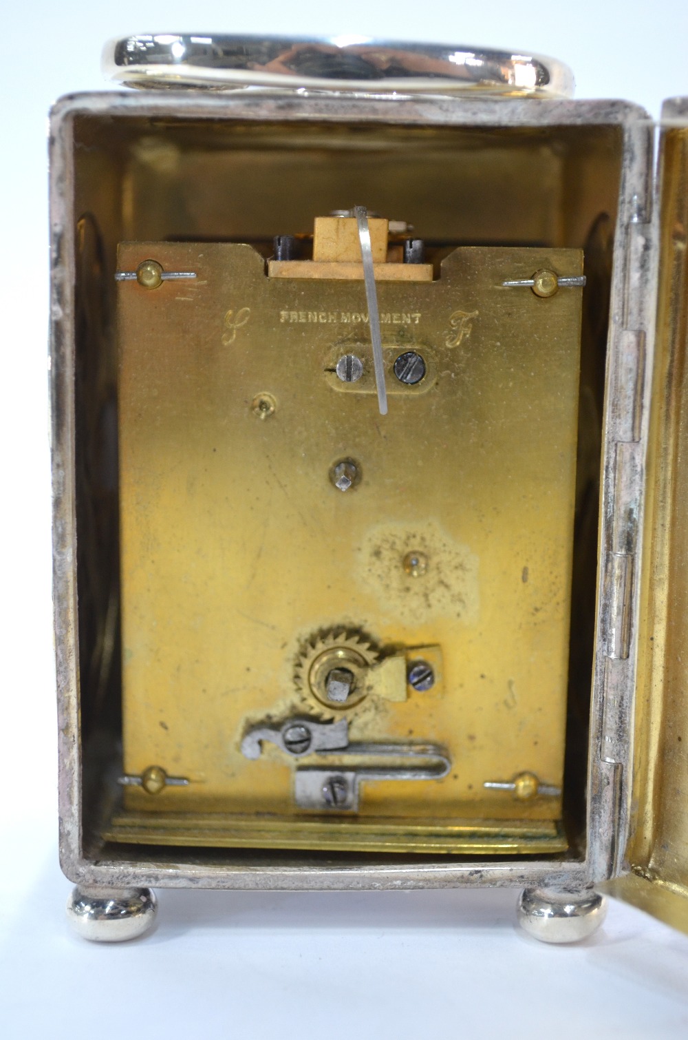 An Edwardian silver boudoir clock, embossed with winged cherub heads and scrolls, swing handle and - Image 6 of 7