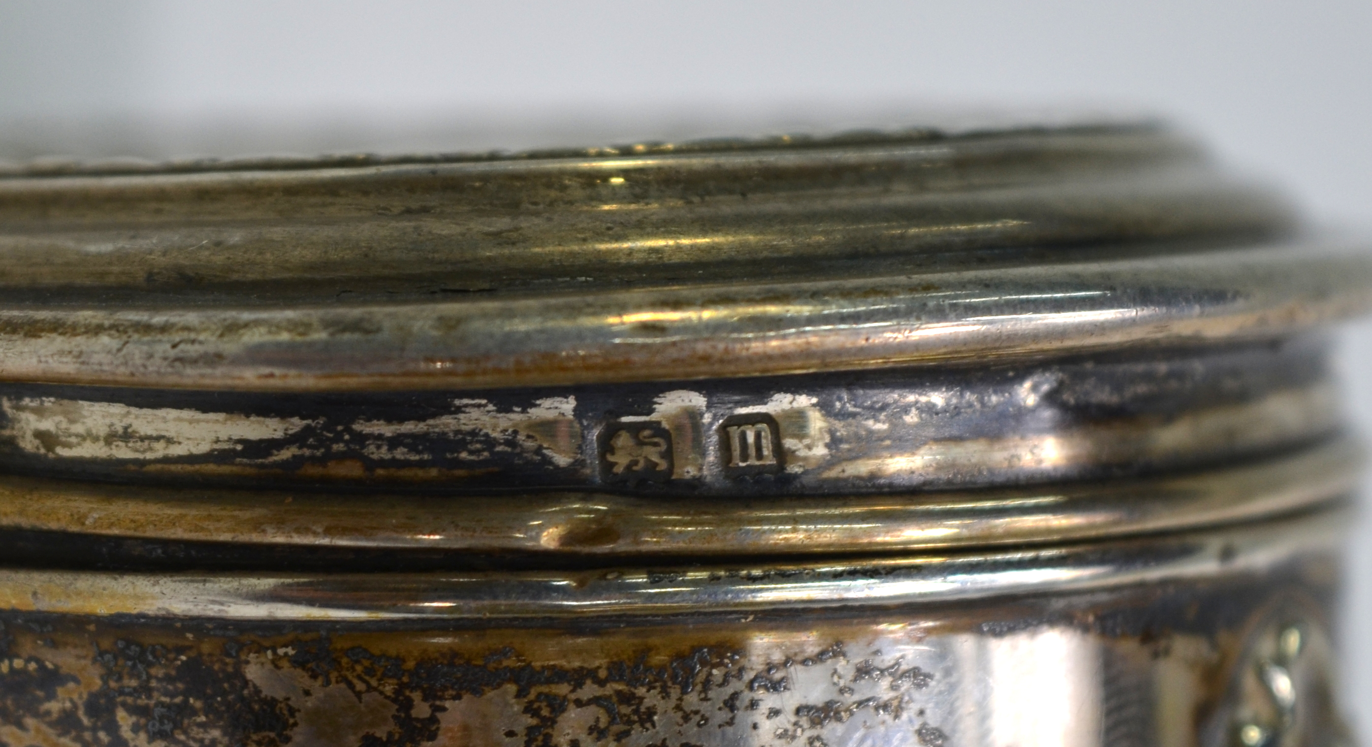 A circular silver ring-box, Birmingham 1911, to/w two American Sterling-overlaid scent bottles and - Image 11 of 11