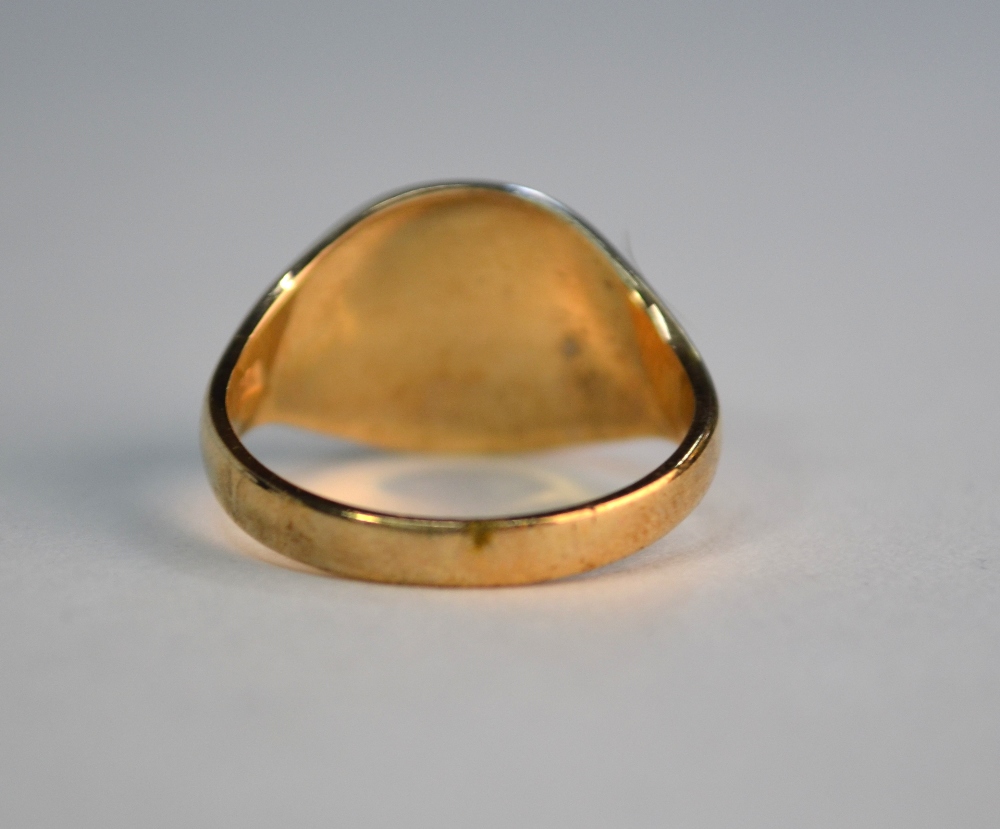 A 9ct yellow gold gentleman's signet ring, half engraved, size P, approx 6.5g - Image 3 of 6