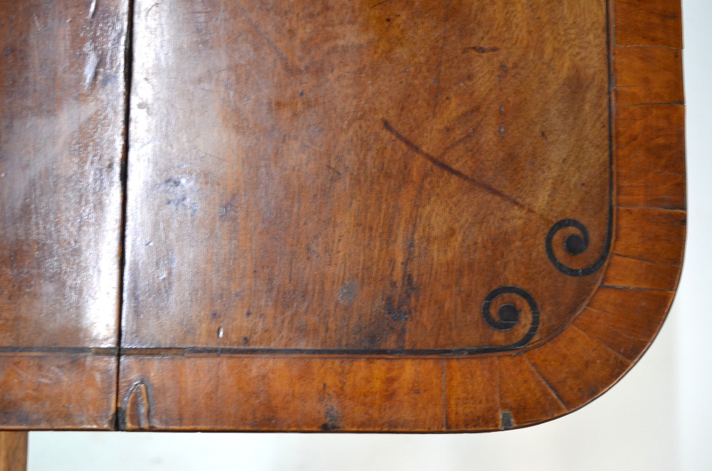 A Victorian cross-banded mahogany table with drop leaf top over a frieze drawer to end, raised on - Image 5 of 9