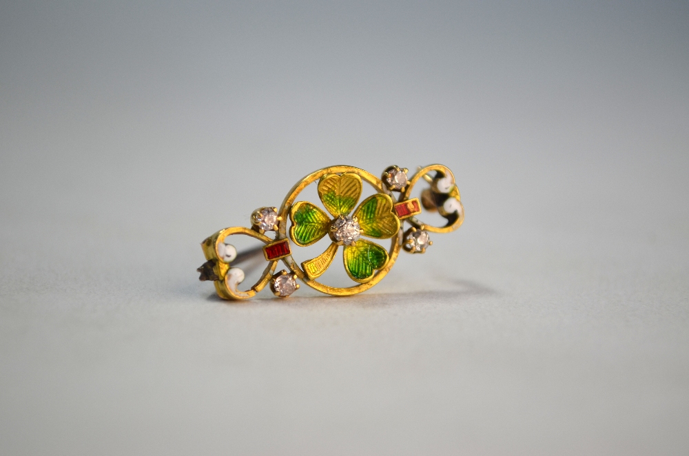 An Edwardian yellow gold and polychrome enamel shamrock brooch set with five small diamonds, 2.5 x