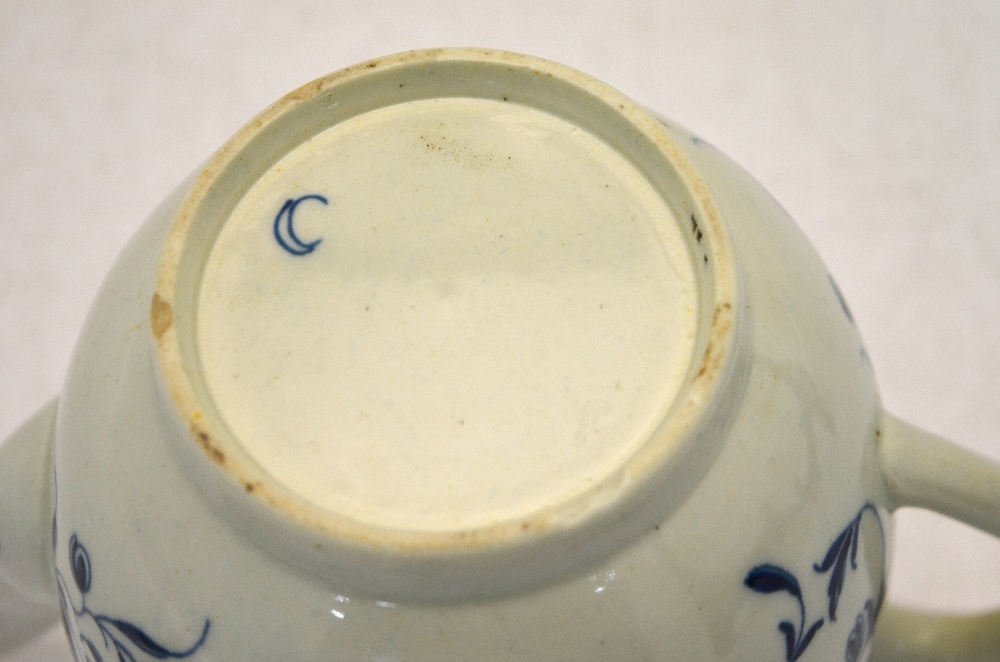 An 18th century Worcester blue and white teapot of globular form decorated with scrolling and - Image 5 of 5