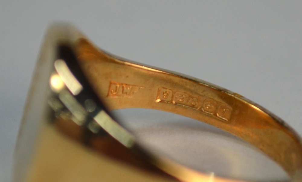 A 9ct yellow gold gentleman's signet ring, half engraved, size P, approx 6.5g - Image 5 of 6