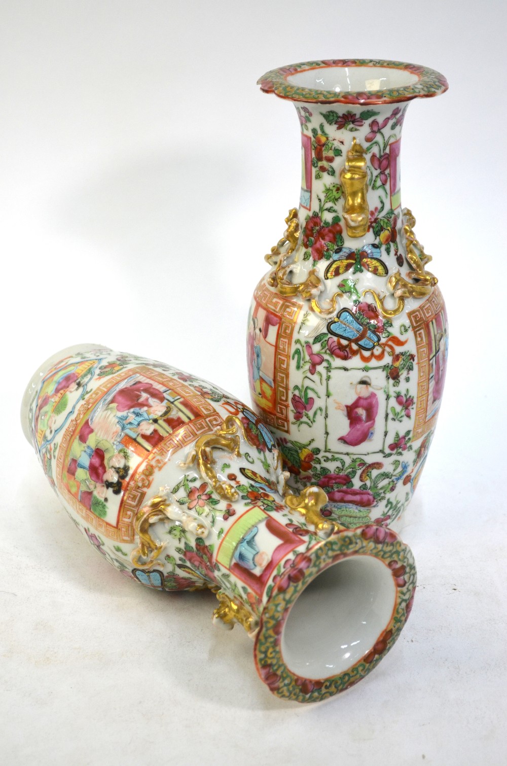 A pair of Canton famille rose vases; each one decorated with panels depicting Manchu/Chinese - Image 8 of 10