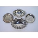 An Edwardian silver pin dish with scalloped rim, Horace Woodward & Sons, Birmingham 1903, to/w an