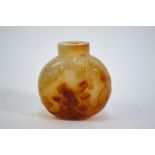 An agate Chinese snuff bottle, decorated with a scholar kneeling beneath a bat, 5.5 cm high, post