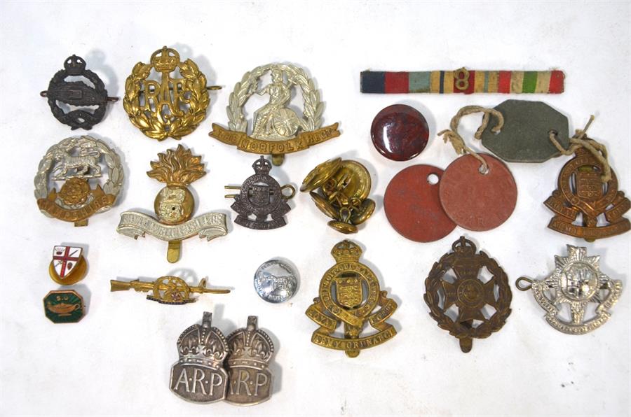 A quantity of British Army cap-badges, including The Norfolk Regt., Hampshire Rgt., Royal Dublin - Image 4 of 12