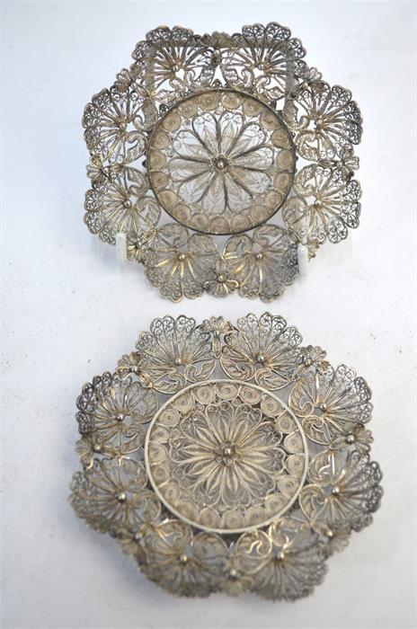 A pair of Continental filigree dishes of hexagonal form, 9.5 cm diameter, to/w an early 19th century