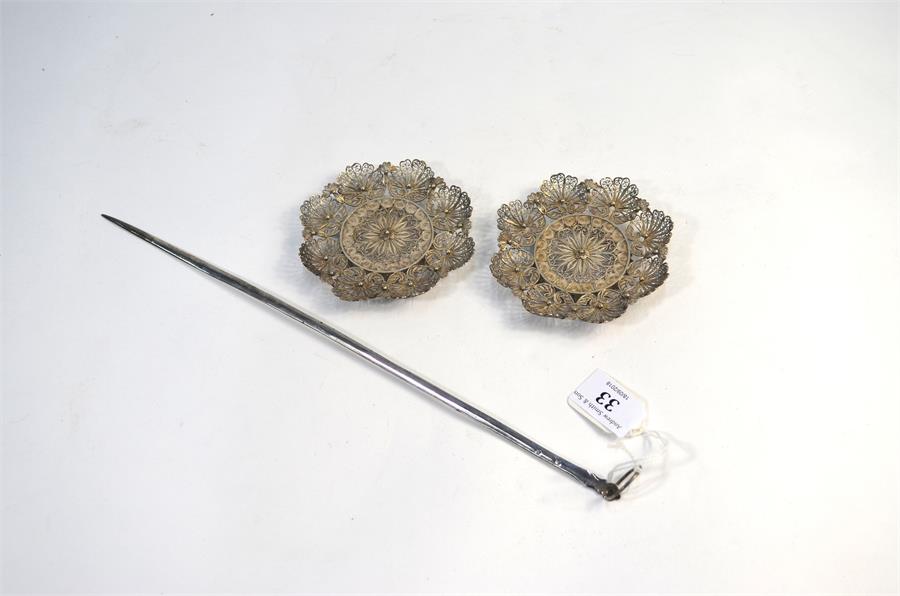 A pair of Continental filigree dishes of hexagonal form, 9.5 cm diameter, to/w an early 19th century - Image 4 of 4