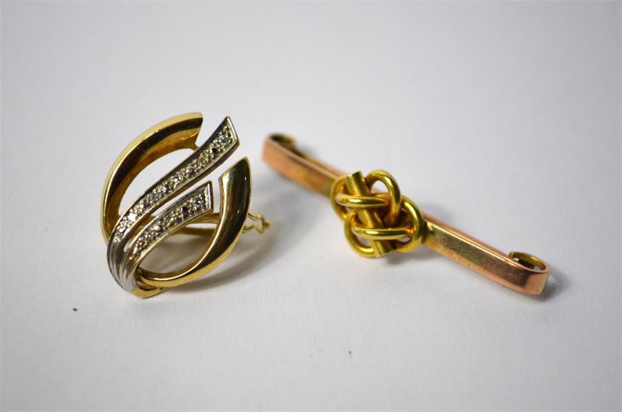 A yellow metal scroll brooch set with two rows of diamonds stamped 9ct and 385 to/w a 9ct yellow
