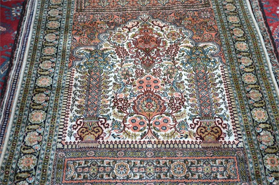 A silk Hereke rug, 3rd quarter 20th century, 190 cm x 122 cm - Image 2 of 3