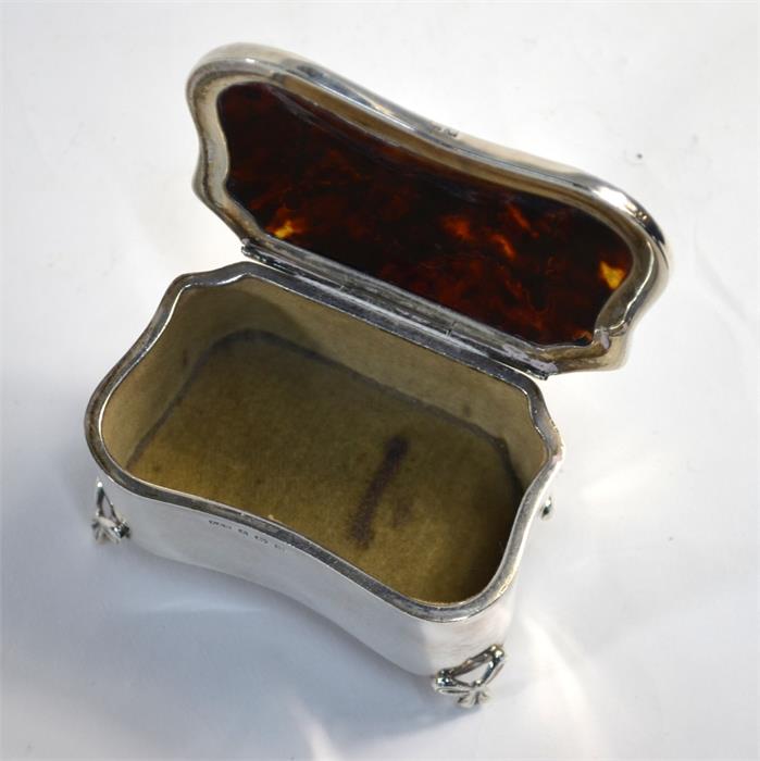 An Edwardian silver, tortoiseshell and piqué-work serpentine-form trinket box with hinged cover - Image 2 of 4