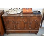 18th/19th century oak mule chest with panelled doors and single drawer raised on turned feet