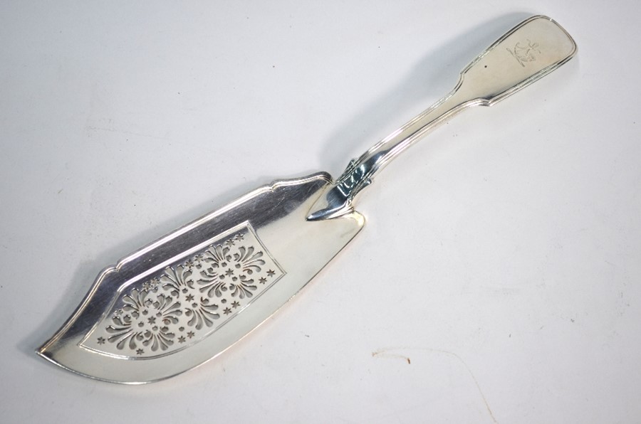 A William IV silver fiddle and thread fish slice with pierced blade and engraved infantry crest,