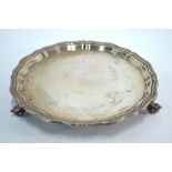 A silver letter salver with pie-crust rim on three scroll feet, Viners, Sheffield 1957, 10 oz, 20 cm