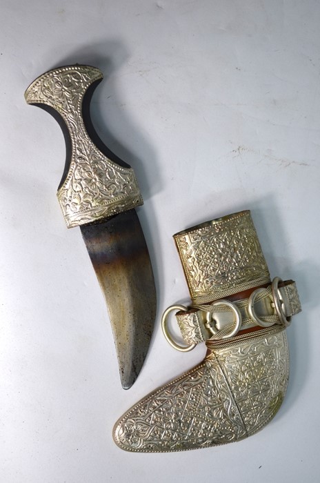 An Arab dagger Jimbaya in presentation frame (a/f - Image 2 of 2
