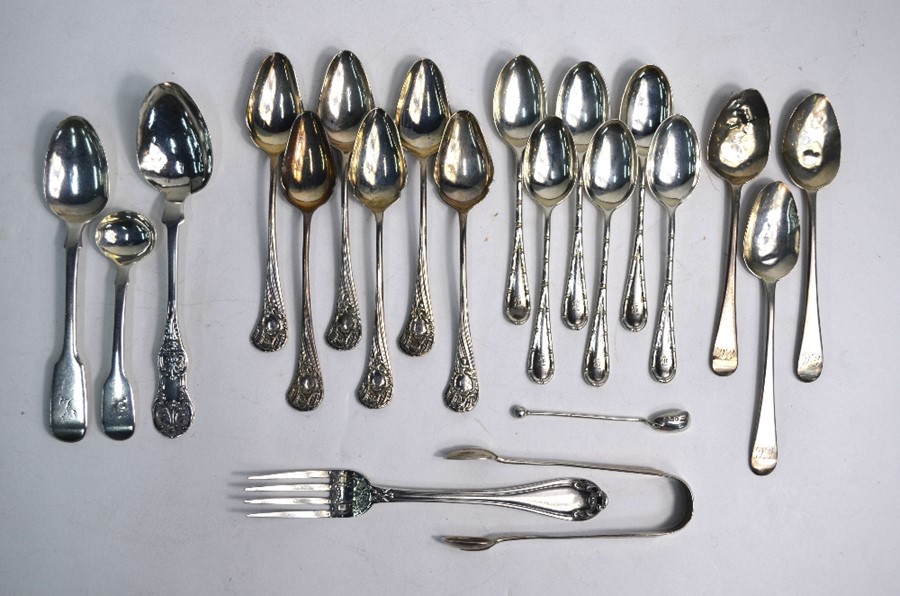 A mixed selection of Georgian and later silver teaspoons and sugar tongs, etc., 10.8 oz total - Image 4 of 4