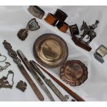 A George V silver dish of circular form, Sheffield, 1922, together with a tie pin,