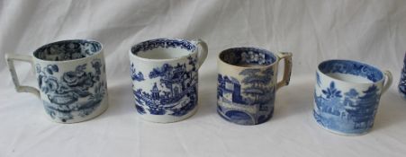 An 18th century Worcester blue and white tankard decorated in a variation of the willow pattern,