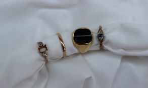 An 18ct yellow gold and onyx signet ring,