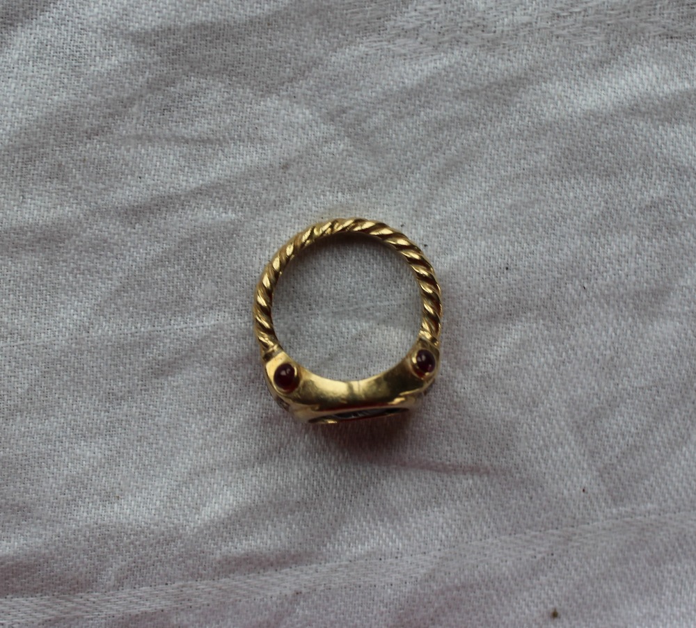 A 14ct yellow gold ring set with a Roman coin, - Image 5 of 5