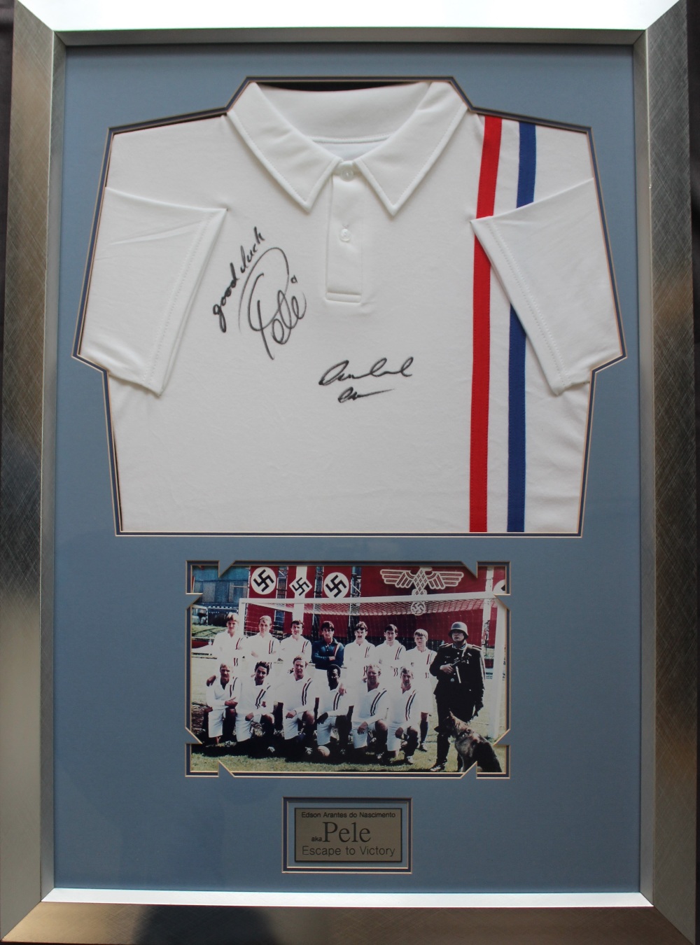 A replica shirt signed by Edson Arantes do Nascimento (aka) Pele with a photograph of the 'Escape - Image 2 of 8