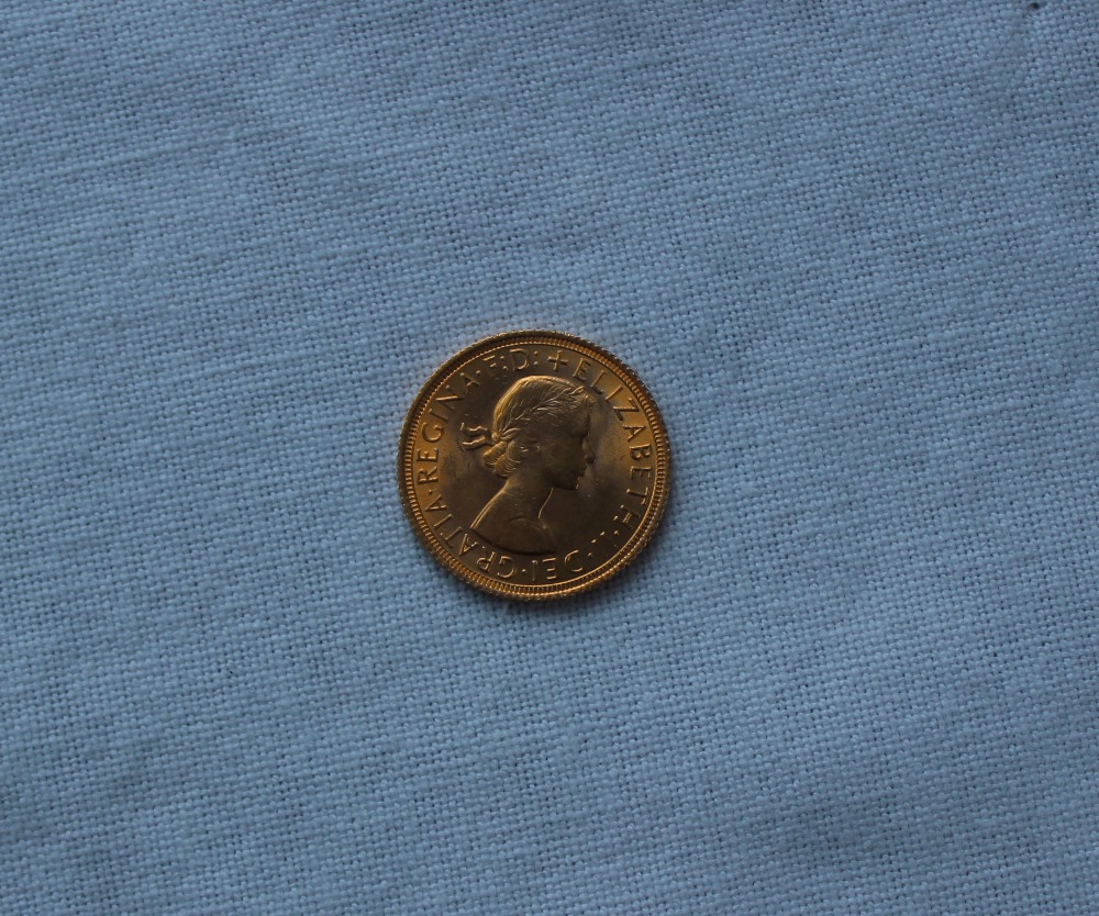 An Elizabeth II gold Sovereign dated 1966 - Image 2 of 4