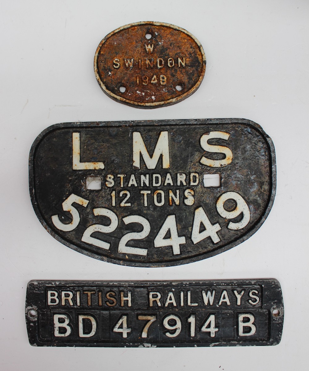 An LMS cast iron wagon builders plate, No.