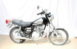 A Suzuki GN125Y petrol 124cc motorcycle in black, first registered 12-07-2002, Sorn,