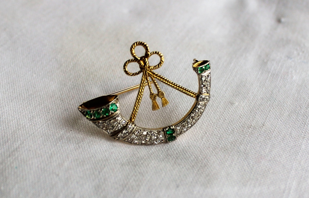 A Diamond and emerald bar brooch, - Bild 5 aus 6