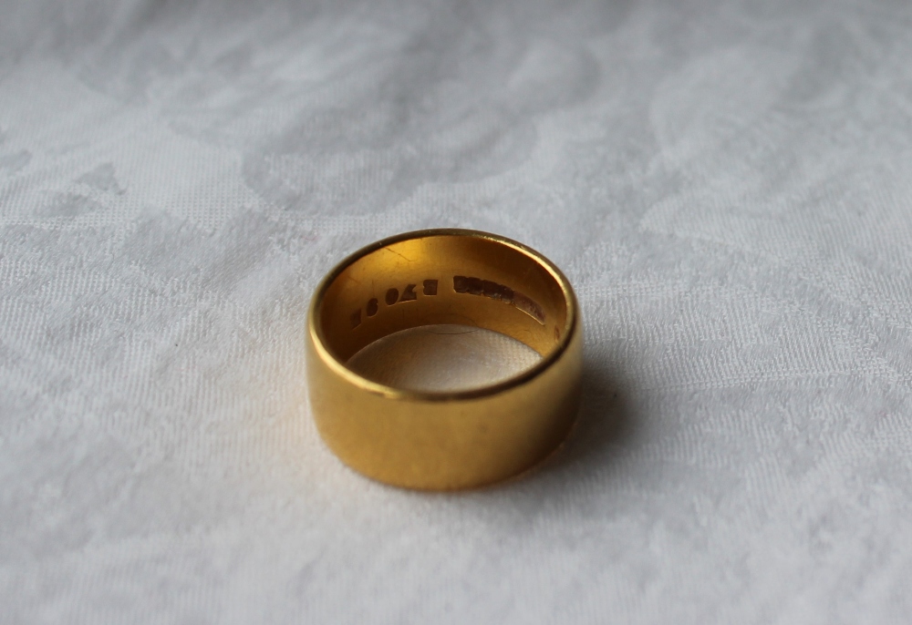 A 22ct yellow gold wedding band,