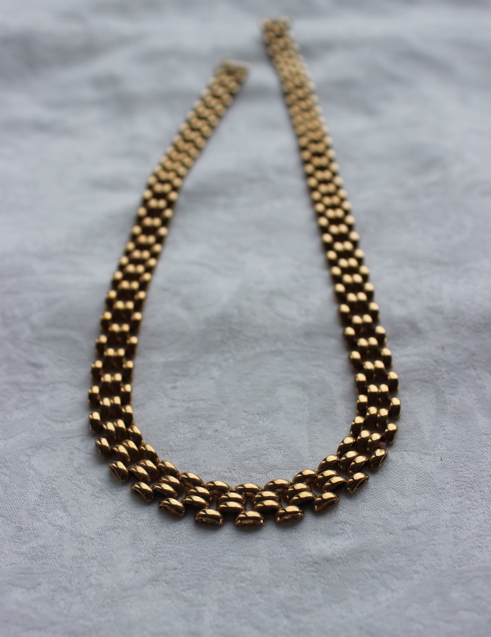 A 9ct yellow gold necklace, with four bar links, approximately 31. - Image 2 of 3