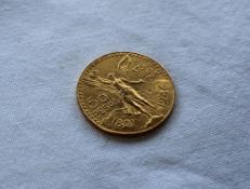 An Estados Unidos Mexicanos 50 Pesos 1821-1946 gold coin, approximately 40.